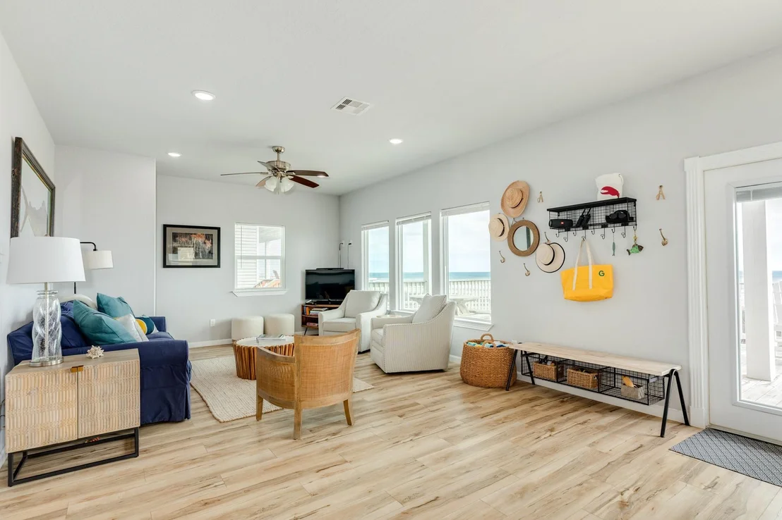 Photo of 2938 Bluewater Highway