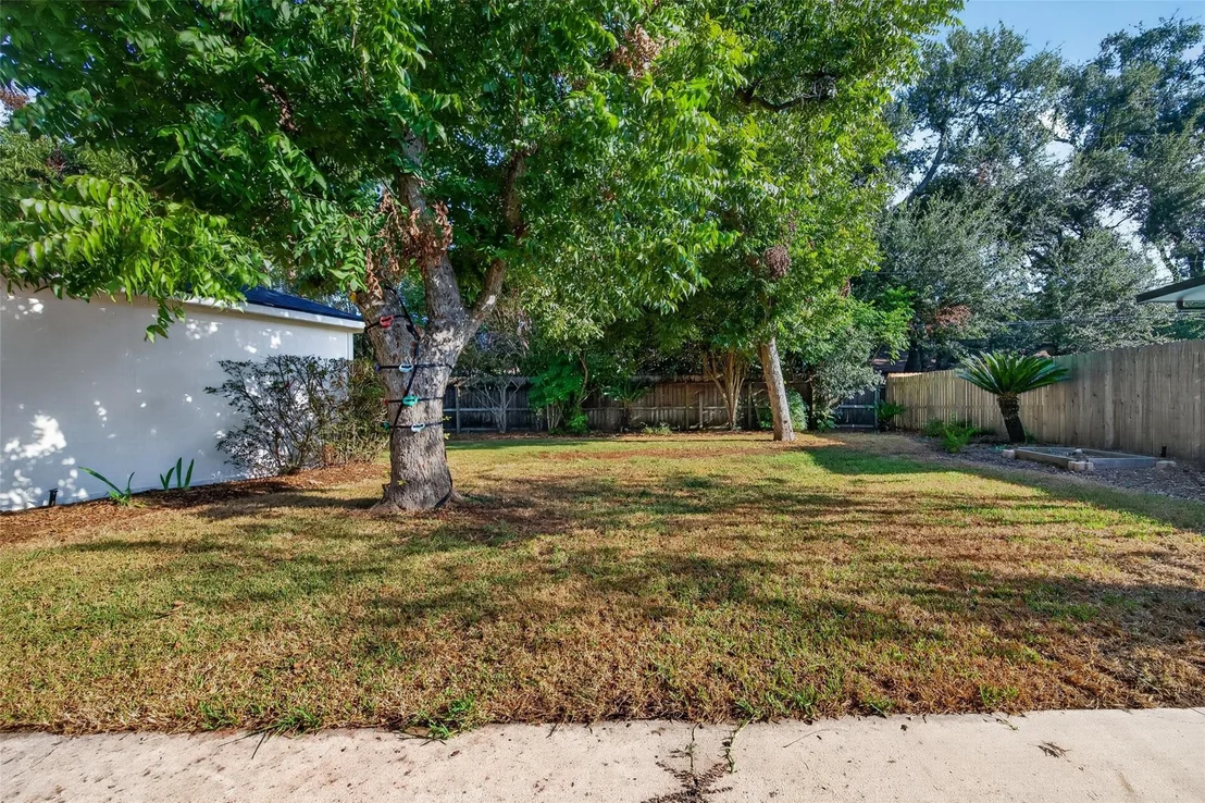 Photo of 5938 Claridge Drive