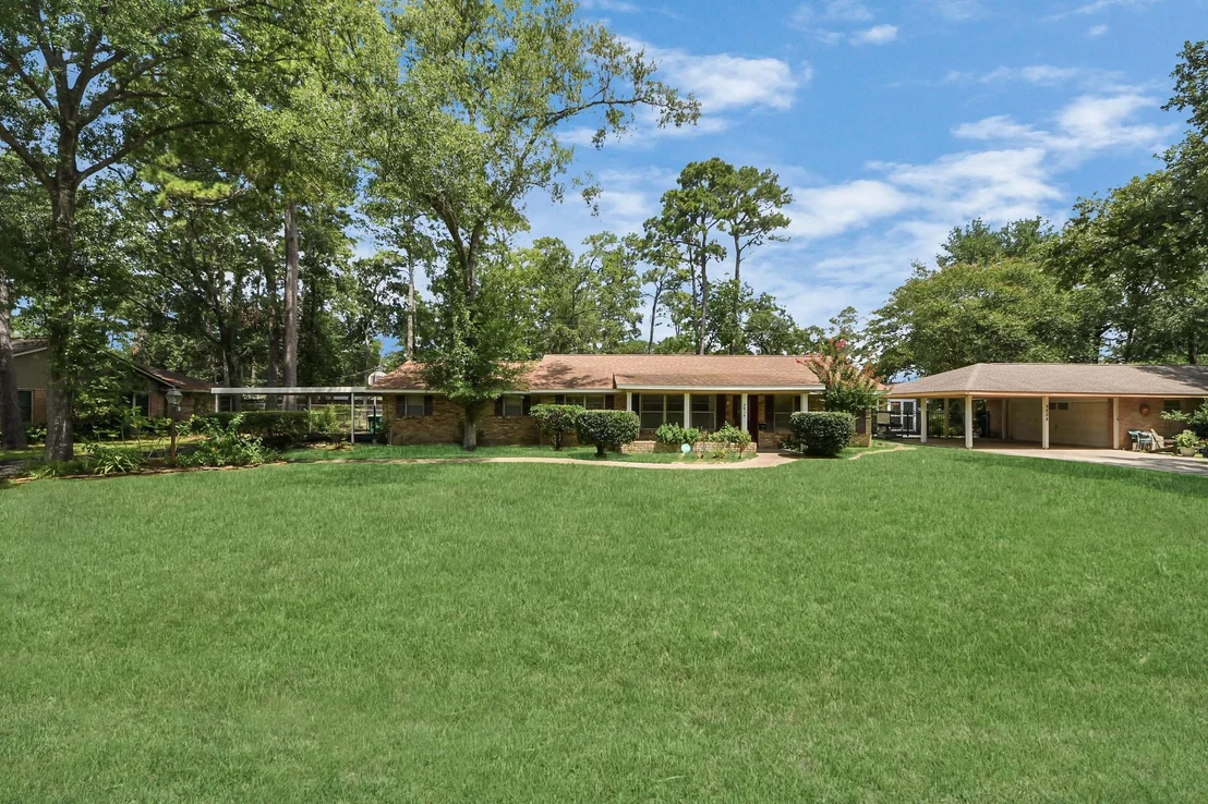 Photo of 9814 Warwana Road