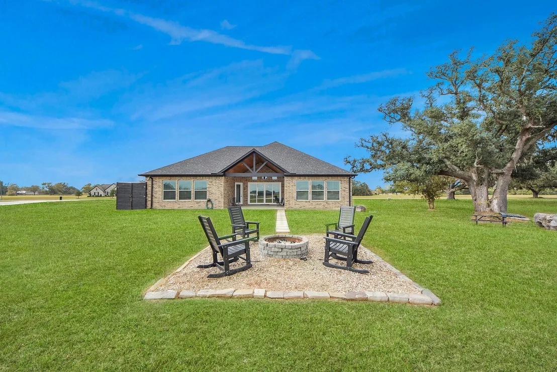 Photo of 627 Lily Lane