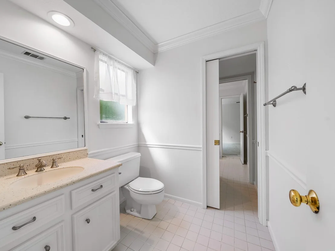 Photo of 910 Enclave Parkway