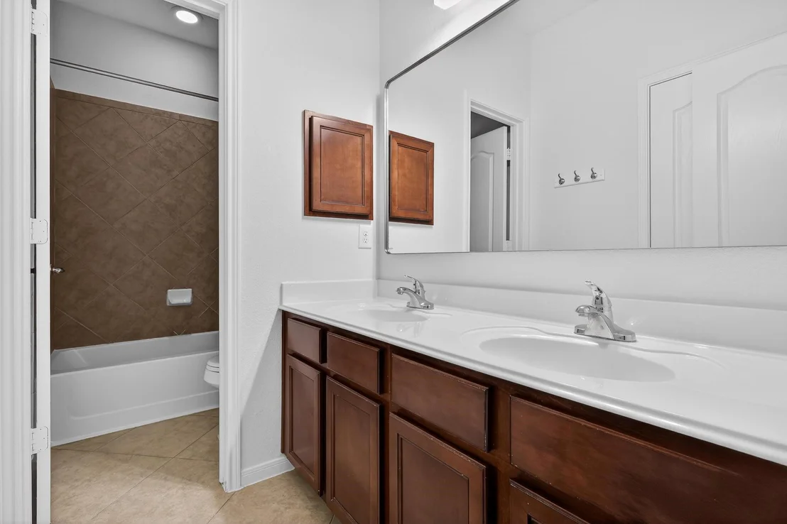 Photo of 25427 Lisburn Drive