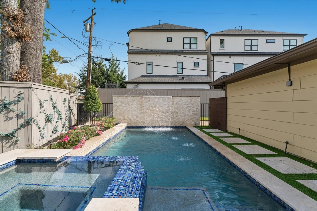 Photo of 1534 Glourie Drive