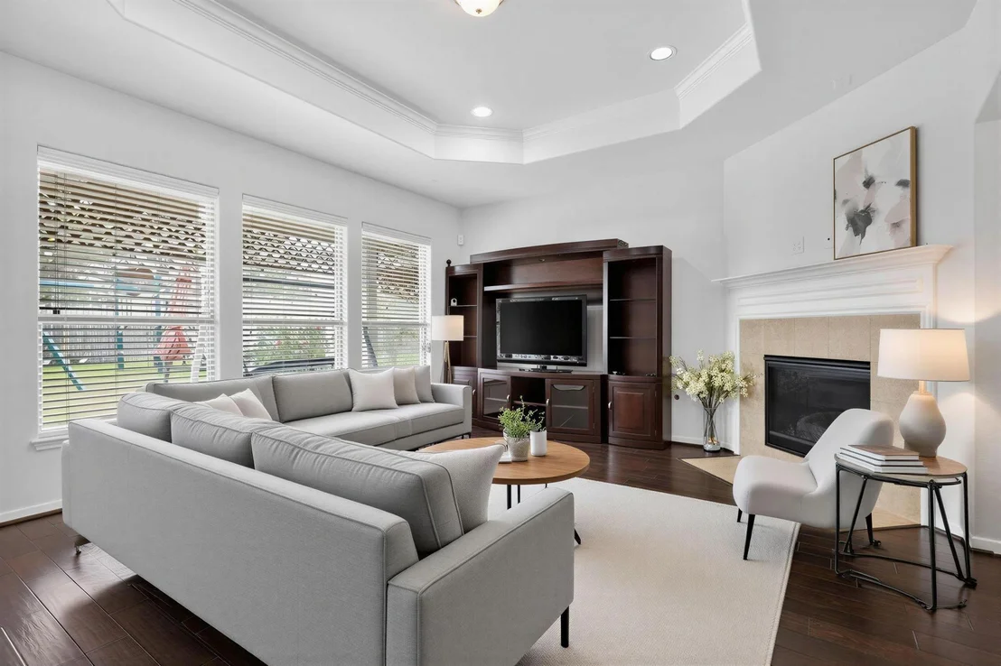 Photo of 25427 Lisburn Drive