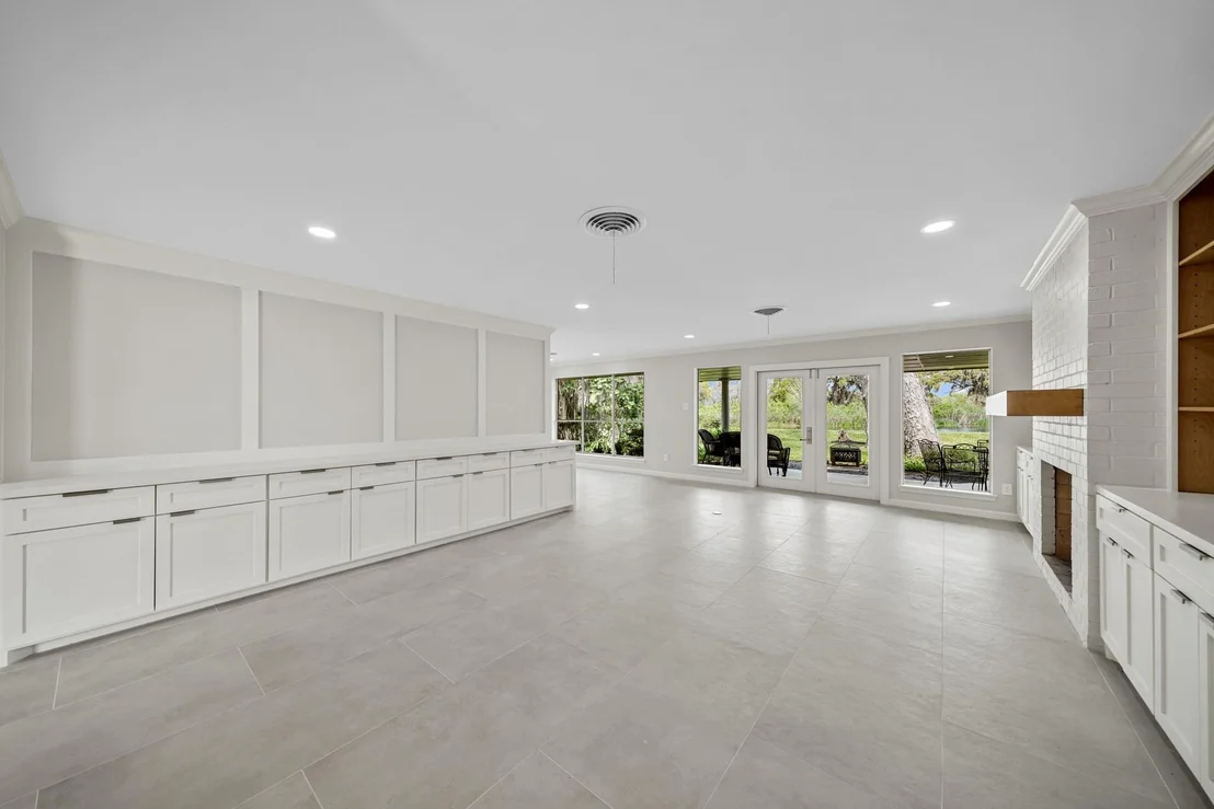 Photo of 2261 Riverside Drive