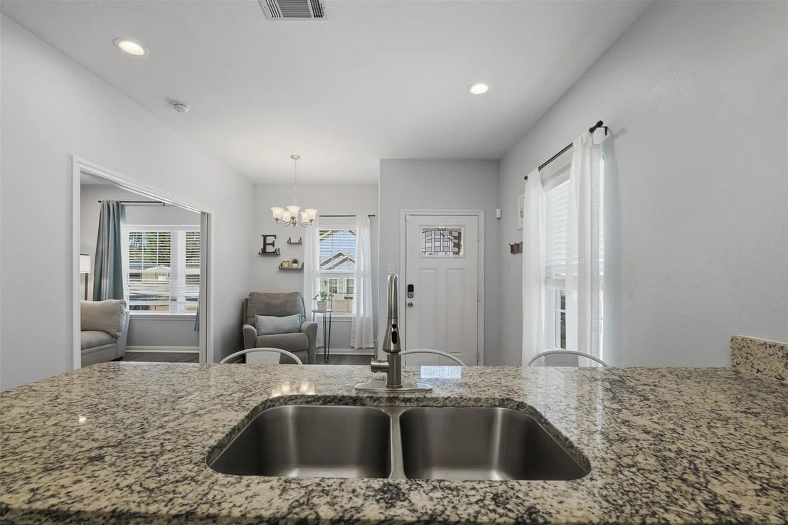 Photo of 16879 Balmoral