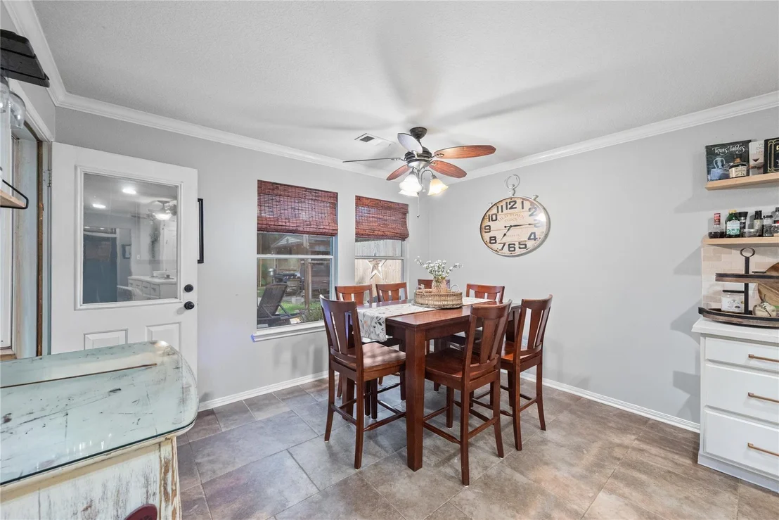Photo of 723 Far Pines Drive