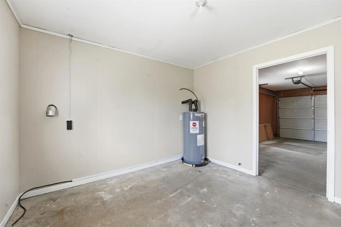 Photo of 2412 Airline Drive