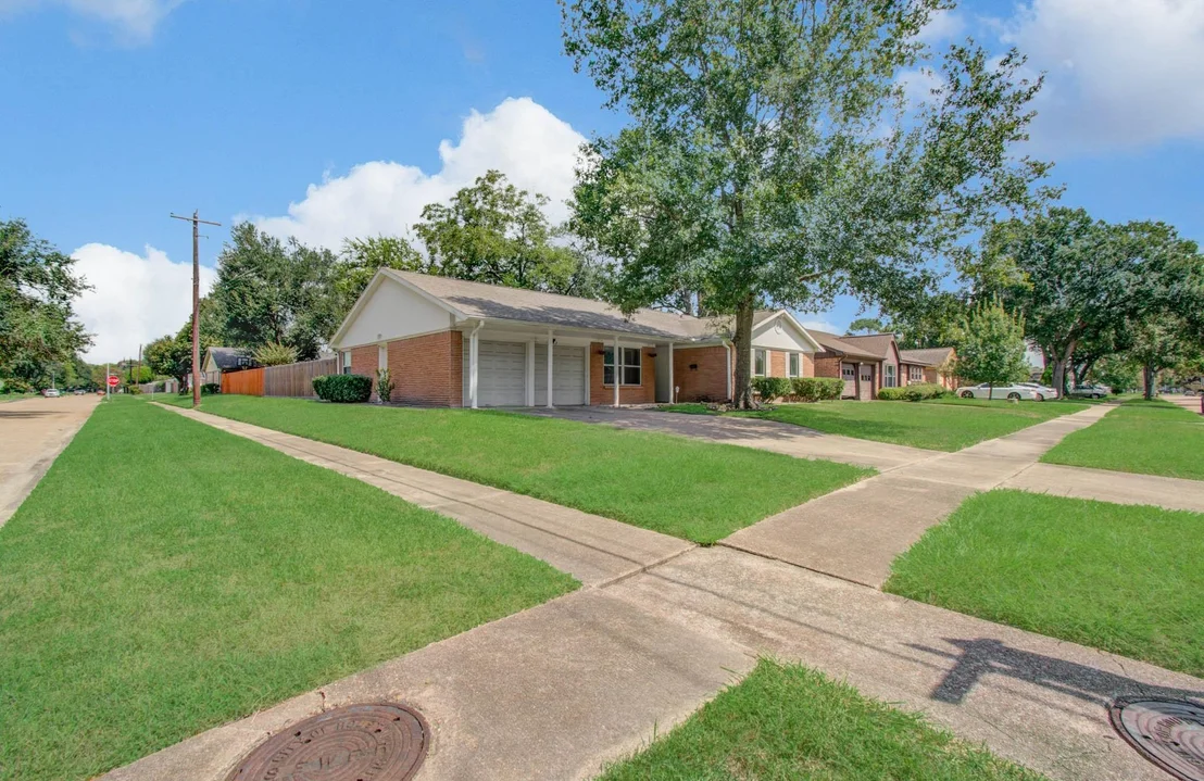 Photo of 8530 Rowan Lane