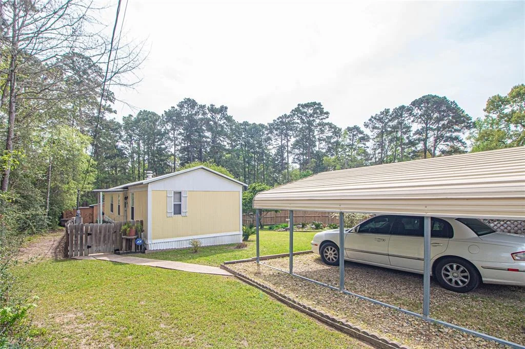 Photo of 305 Red Oak