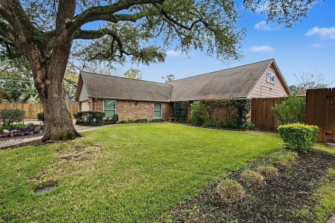 Photo of 2903 Fontana Drive