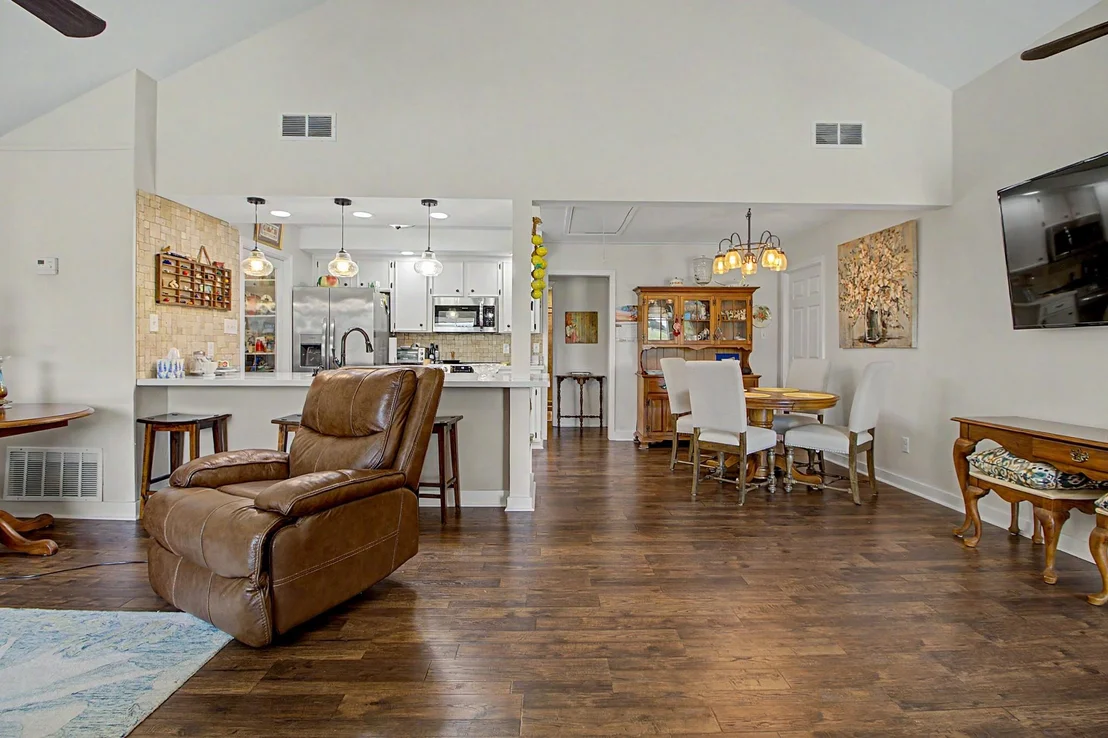 Photo of 17 Lakeview Drive