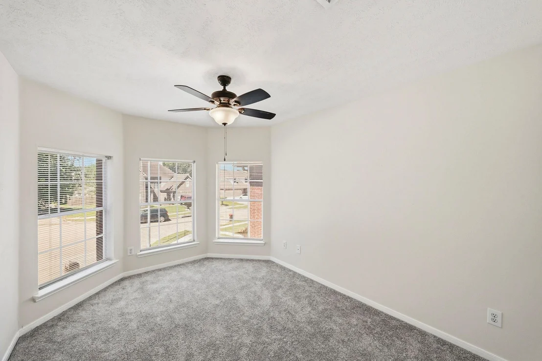 Photo of 215 Crabapple Drive
