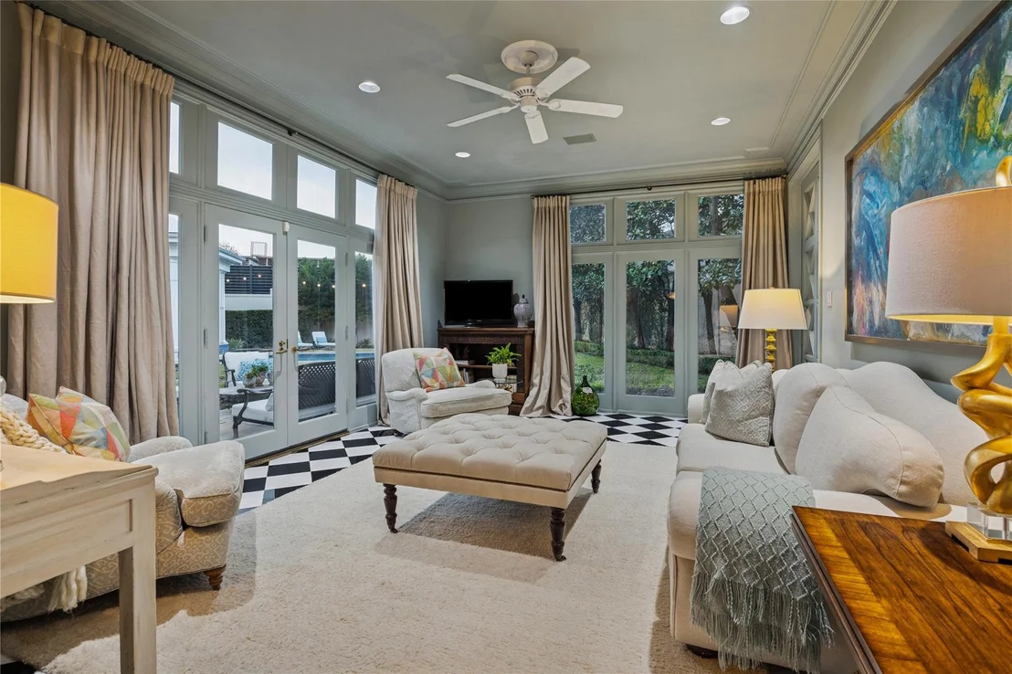 Photo of 20 Sunset Boulevard