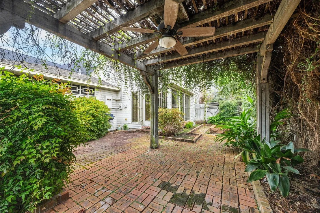 Photo of 914 S Shepherd Drive