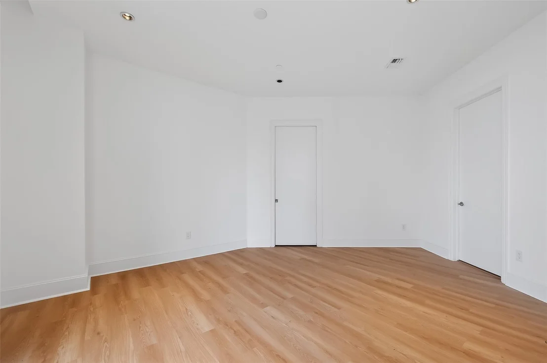 Photo of Unit 2003 at 1409 Post Oak Boulevard
