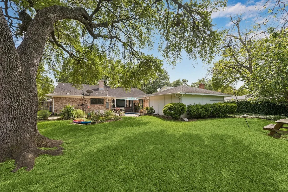 Photo of 7802 Bellerive Drive