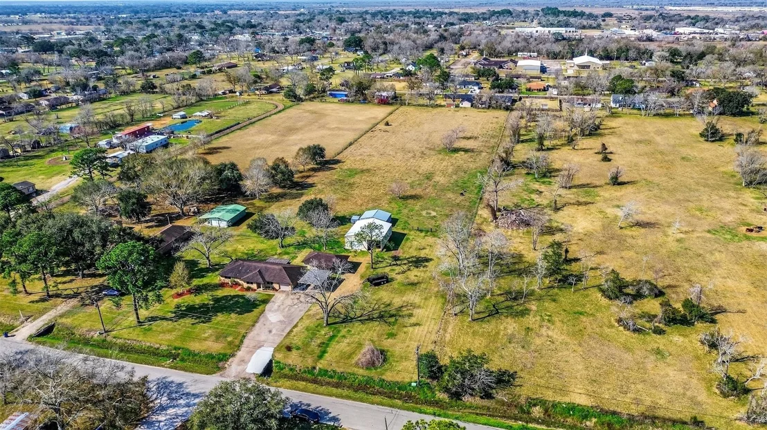Photo of 1348 Gifford Road