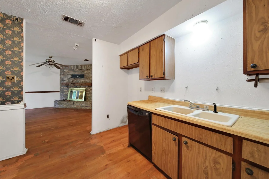 Photo of 103 E Wavy Oak Circle