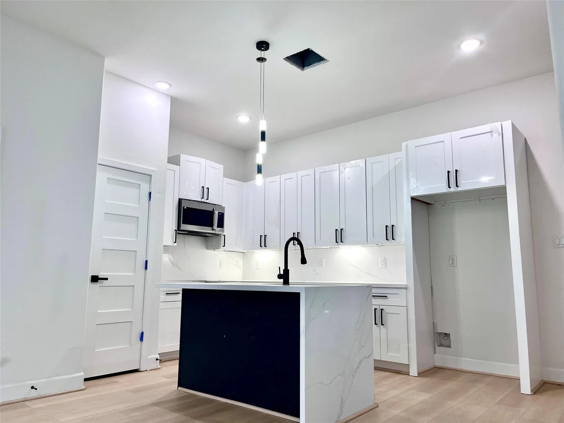 Photo of 7010 Sidney Street
