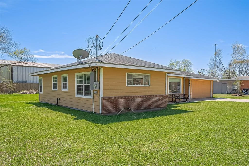 Photo of 230 Grammar Road