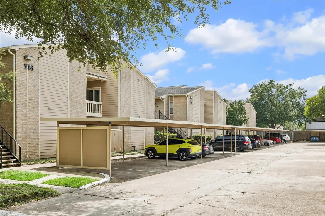Photo of Unit B at 718 Bering Drive