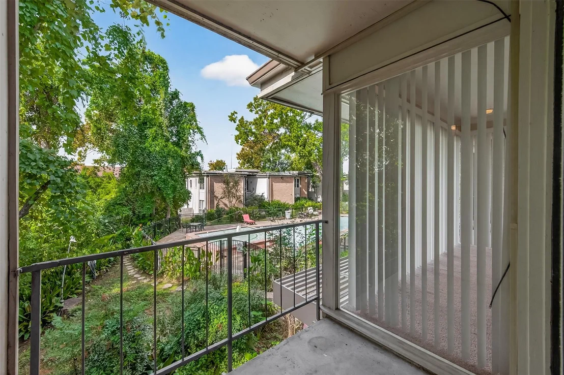 Photo of Unit 19 at 8211 Katy Freeway