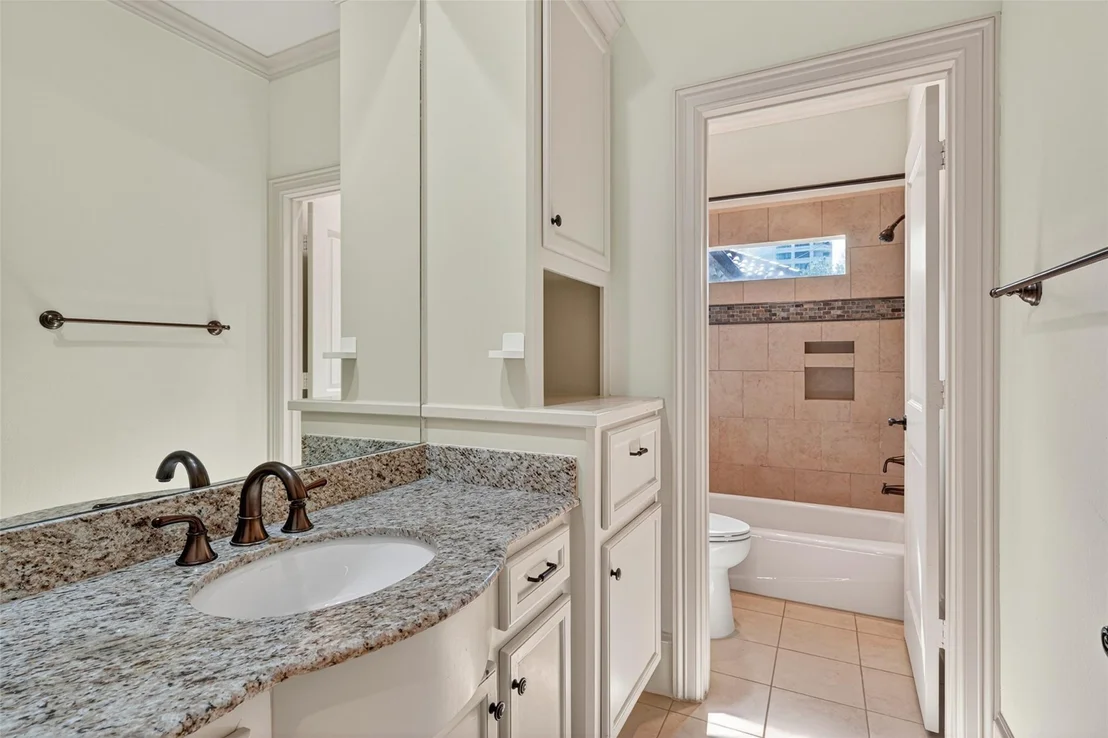 Photo of 2400 Avalon Place