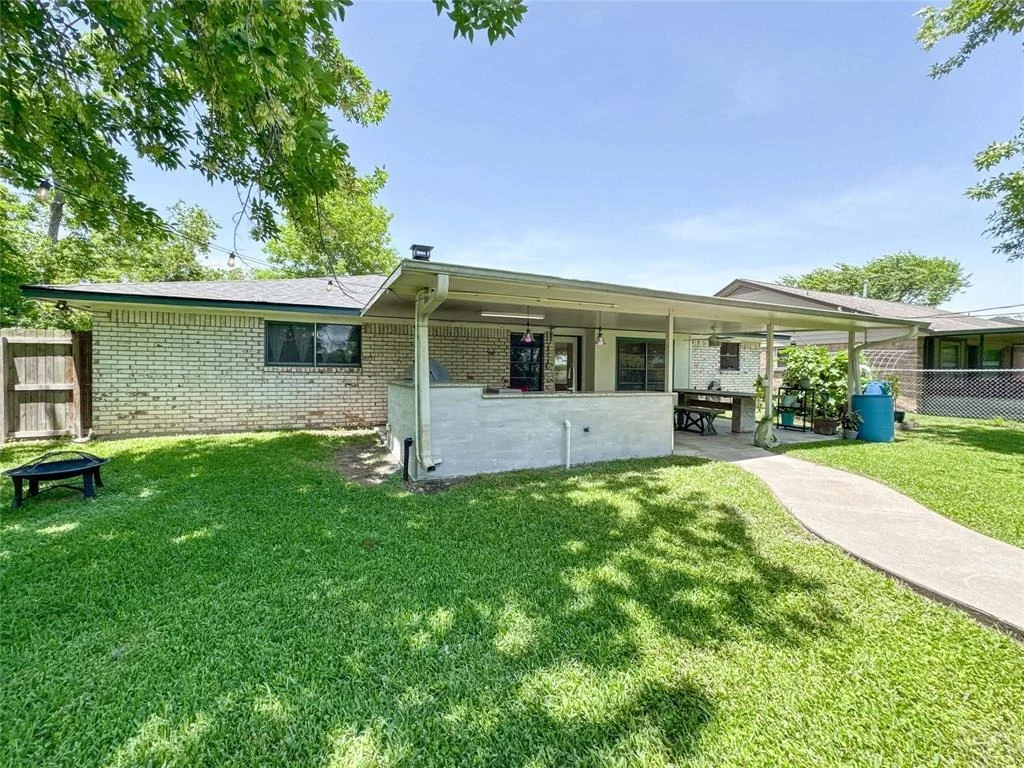 Photo of 712 Molina Drive