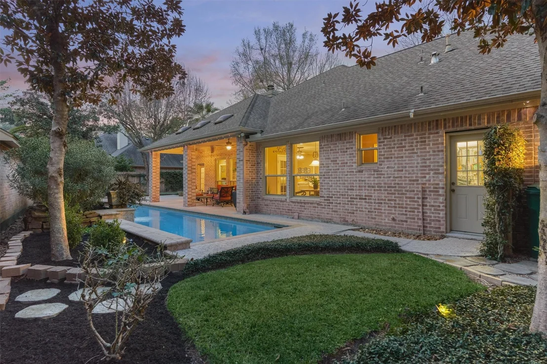 Photo of 111 S Castlegreen Circle