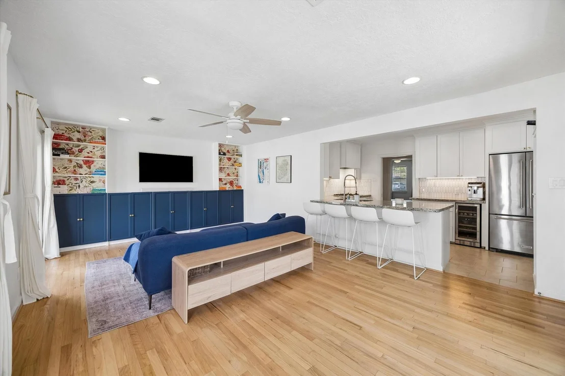 Photo of 1232 Chantilly Lane