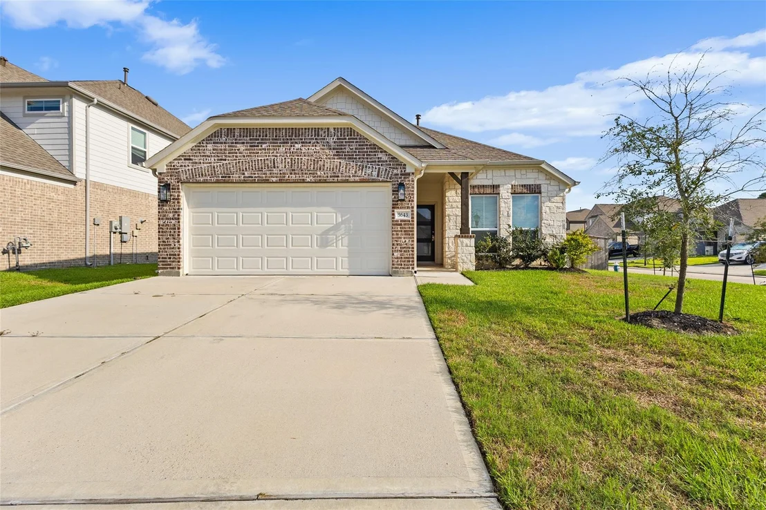 Photo of 5643 Silverleaf Oak Lane