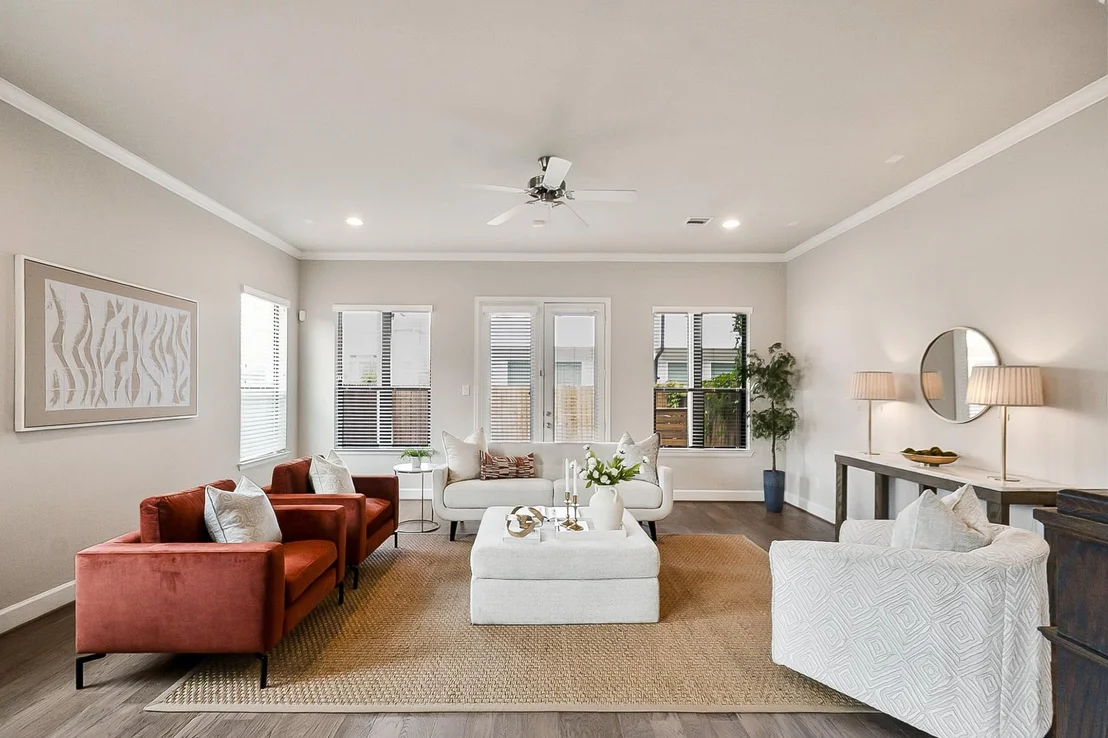 Photo of 5328 Larkin Street