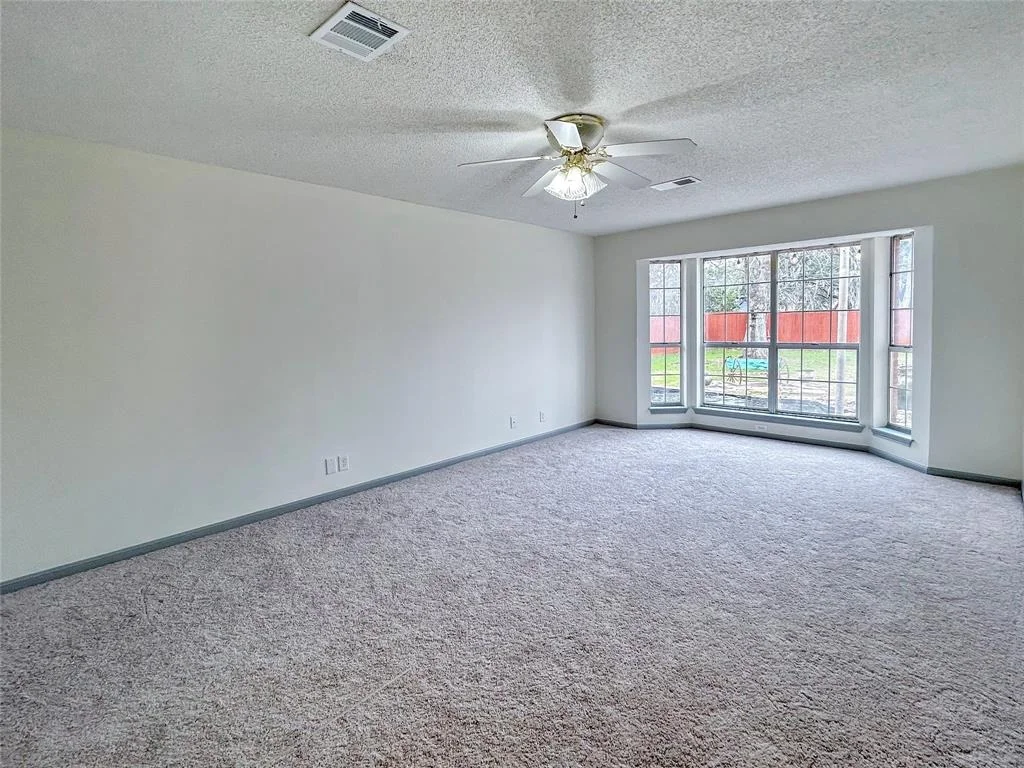 Photo of 129 White Oak Drive