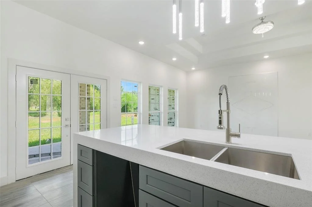 Photo of 2291 Riverside Drive