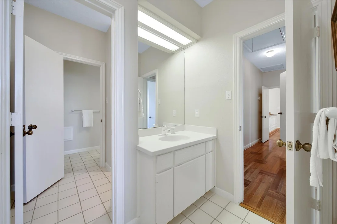 Photo of 142 Lakeside Drive