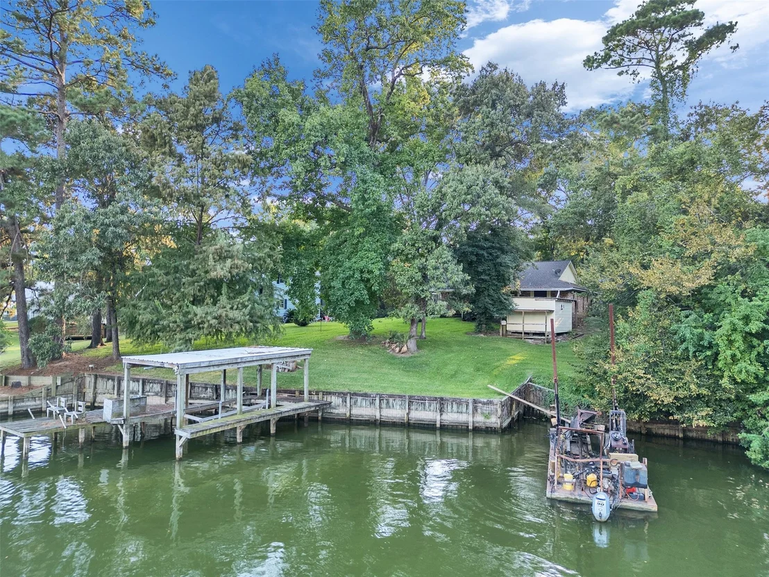 Photo of 185 Lake Drive