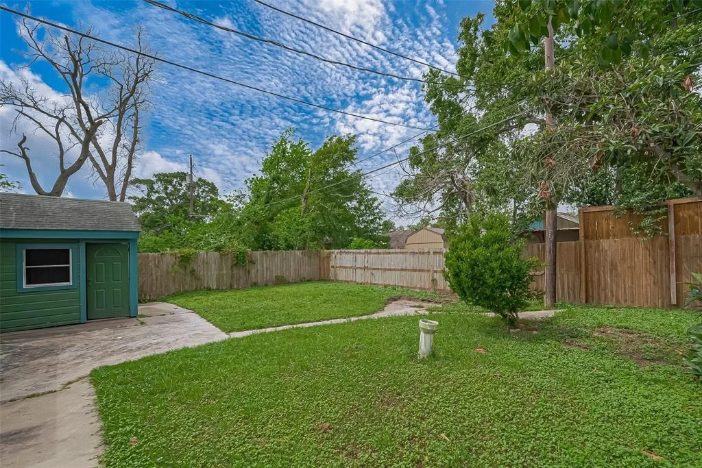 Photo of 7333 Lakehurst Drive