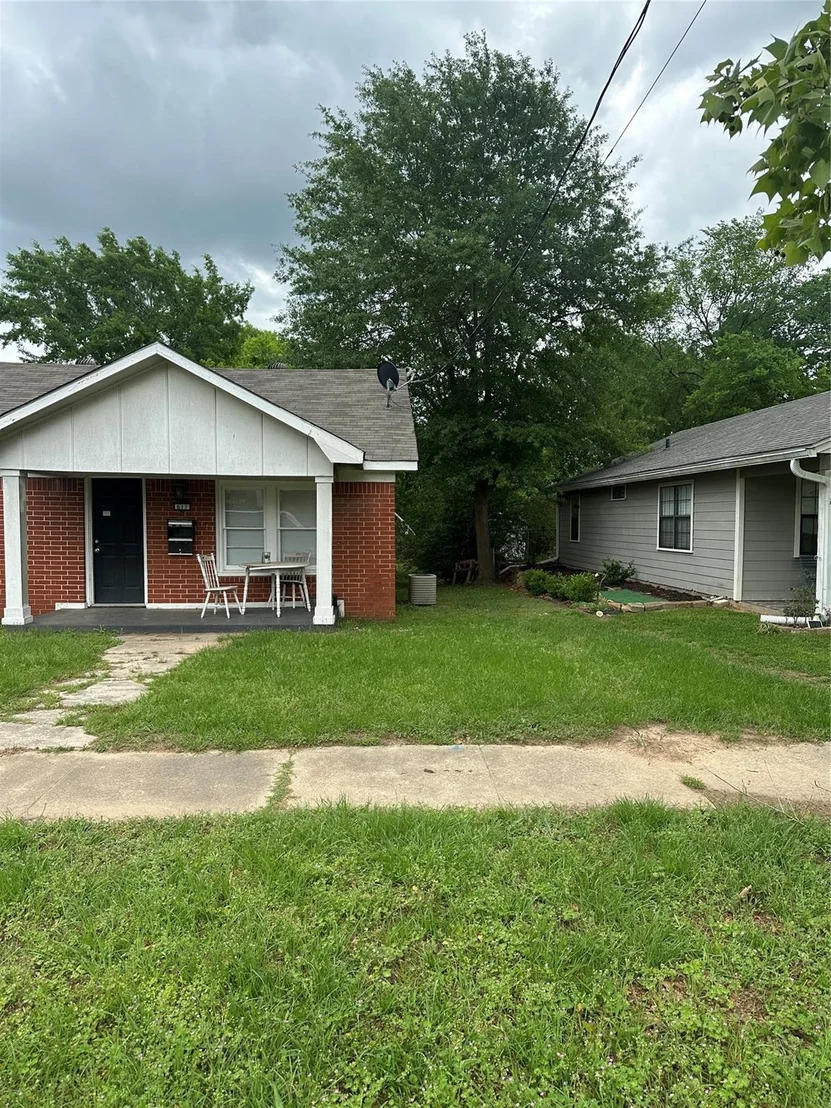 Photo of 617 N Trinity St