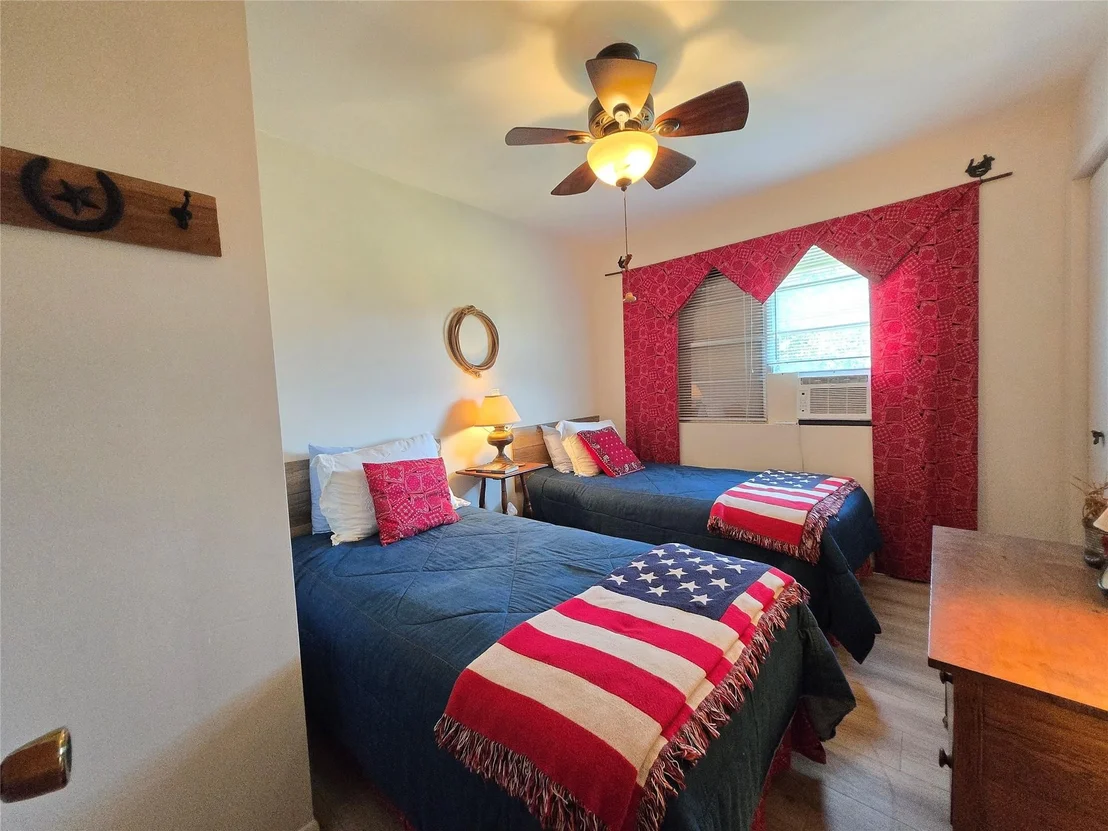 Photo of 2182 W Bayshore Drive