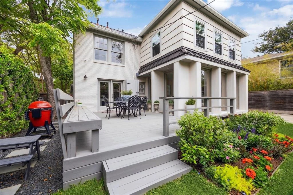 Photo of 2911 Sunset Boulevard