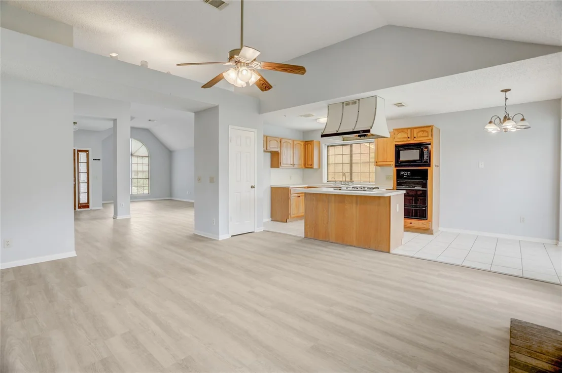 Photo of 307 E Sutton Square