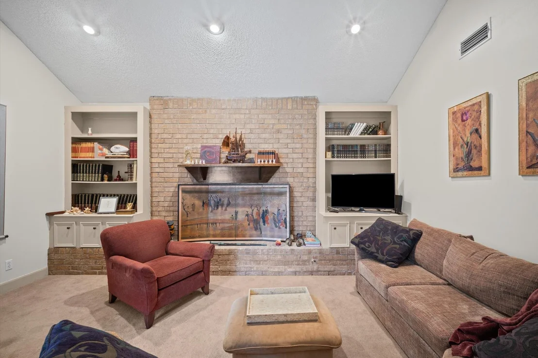 Photo of 1034 Coachlight Drive