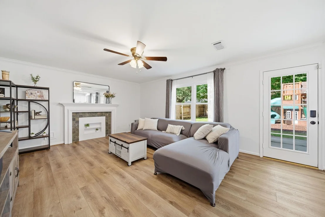 Photo of 815 Sierra Lake Drive