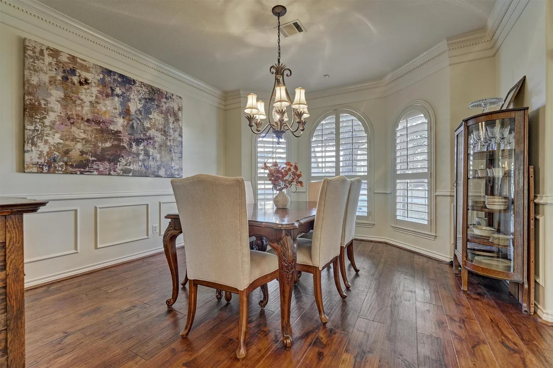 Photo of 147 Sunnyvale W