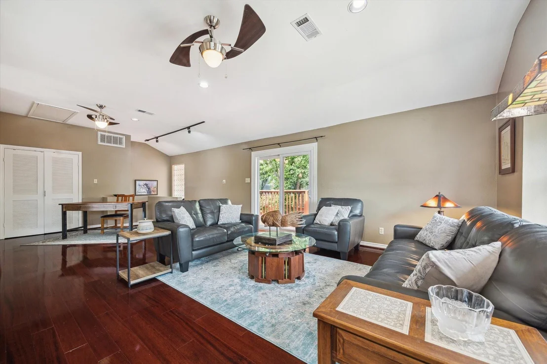 Photo of 1112 Jackson Boulevard
