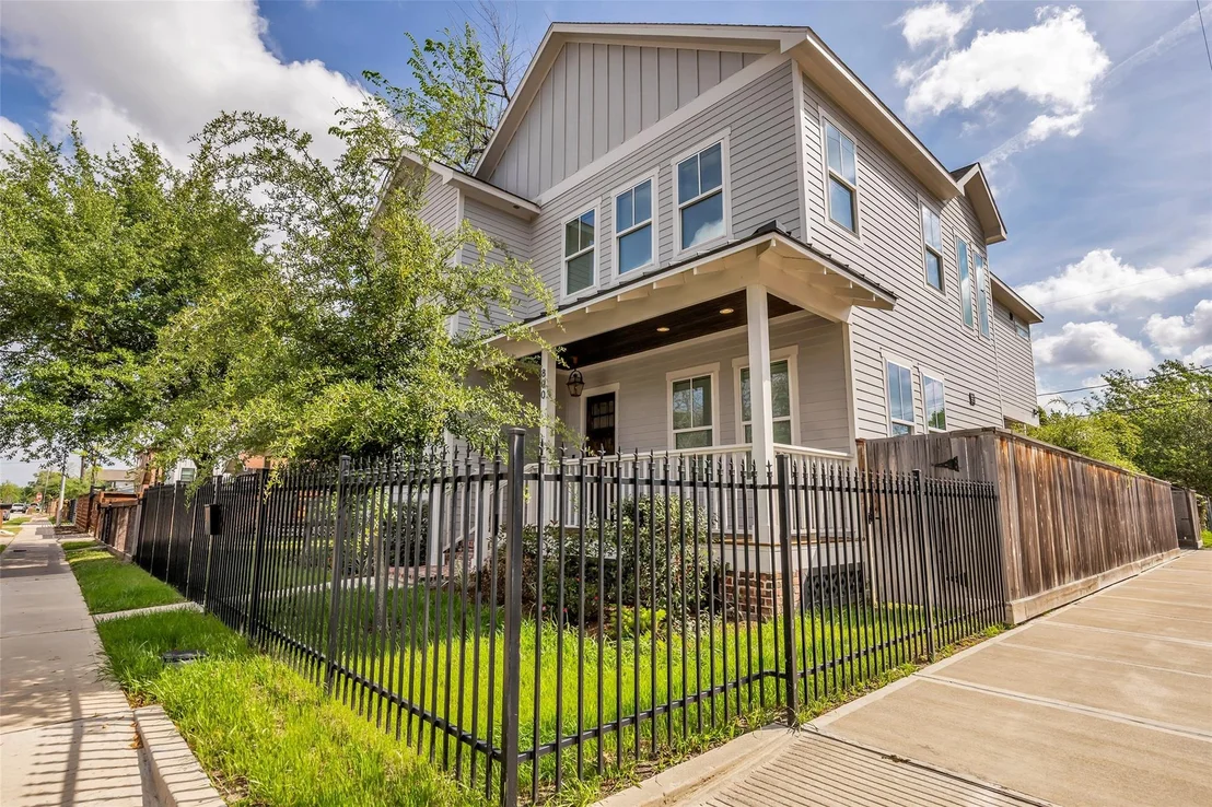 Photo of 800 Walton Street