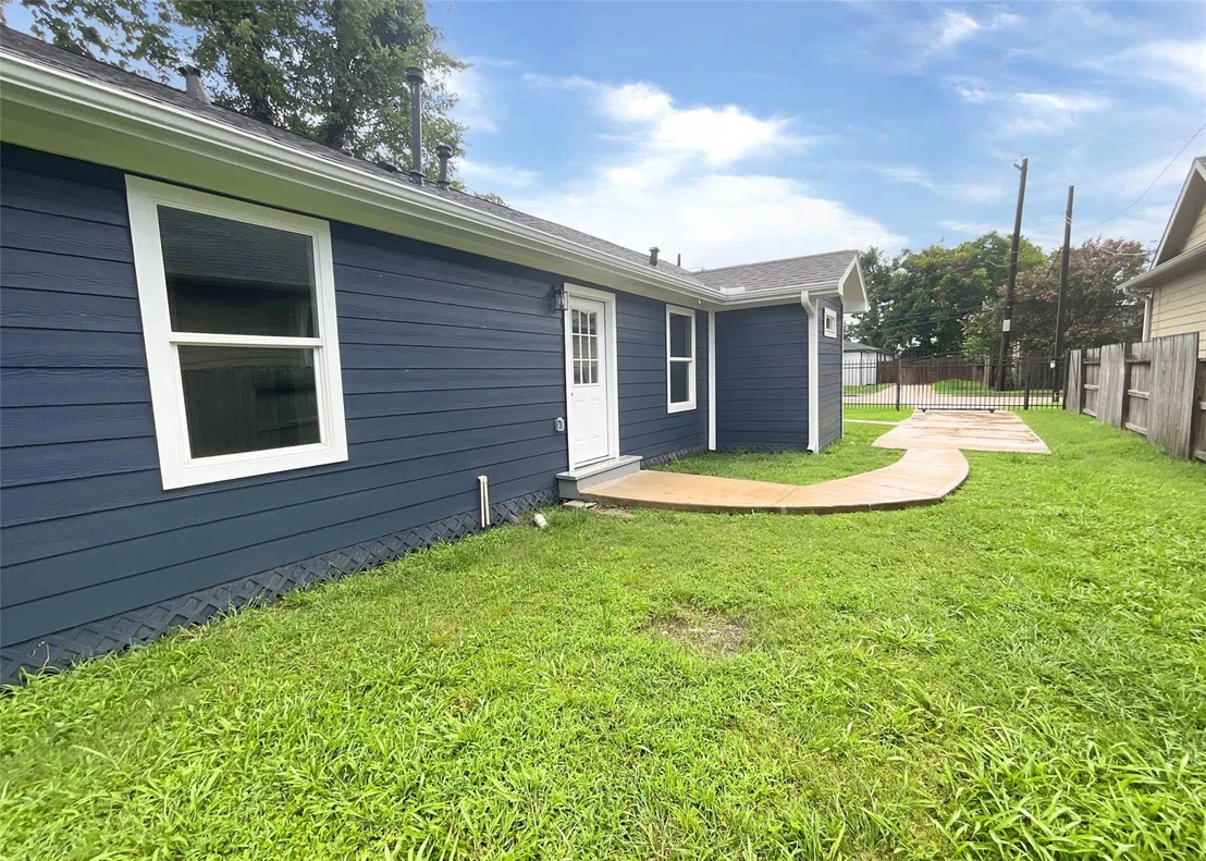 Photo of 7110 Avenue L