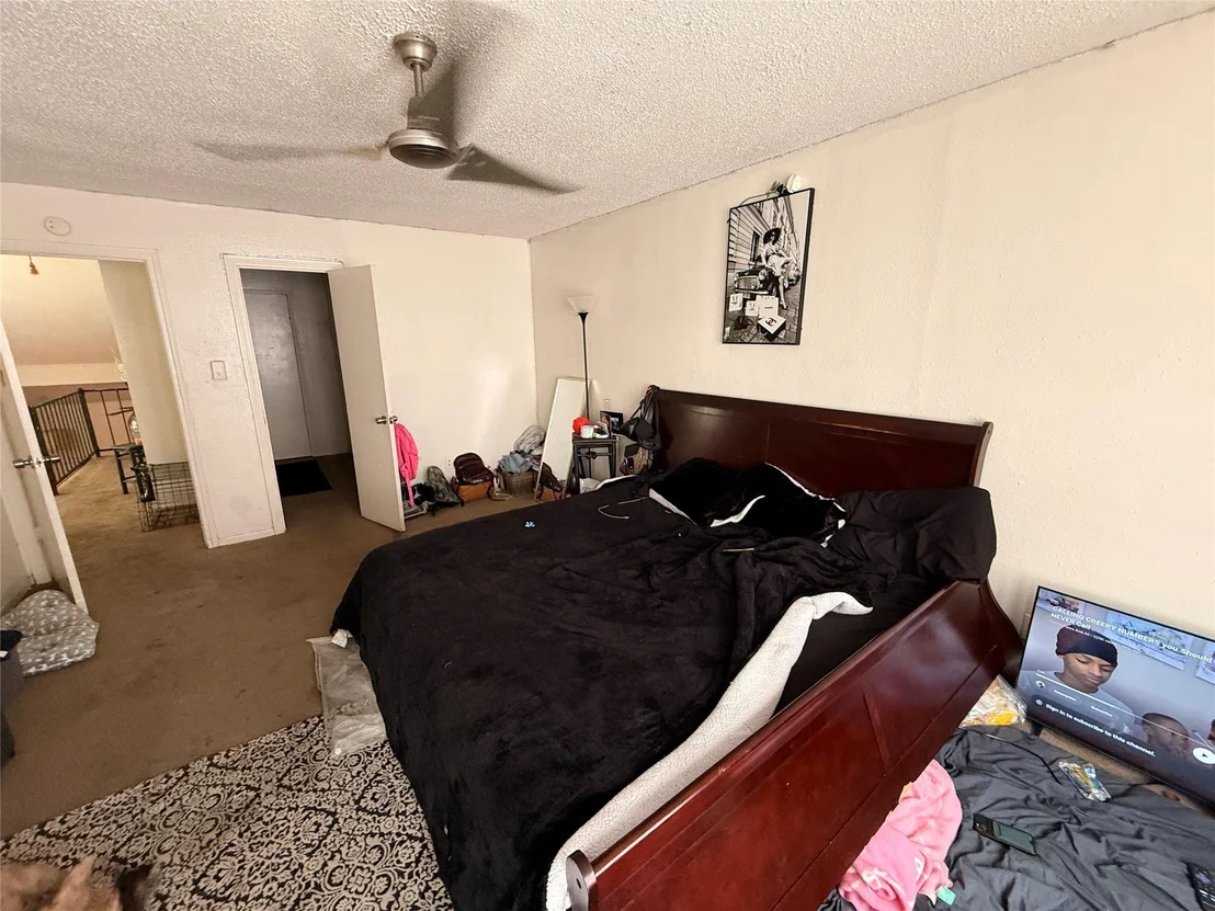 Photo of Unit D at 5747 Easthampton