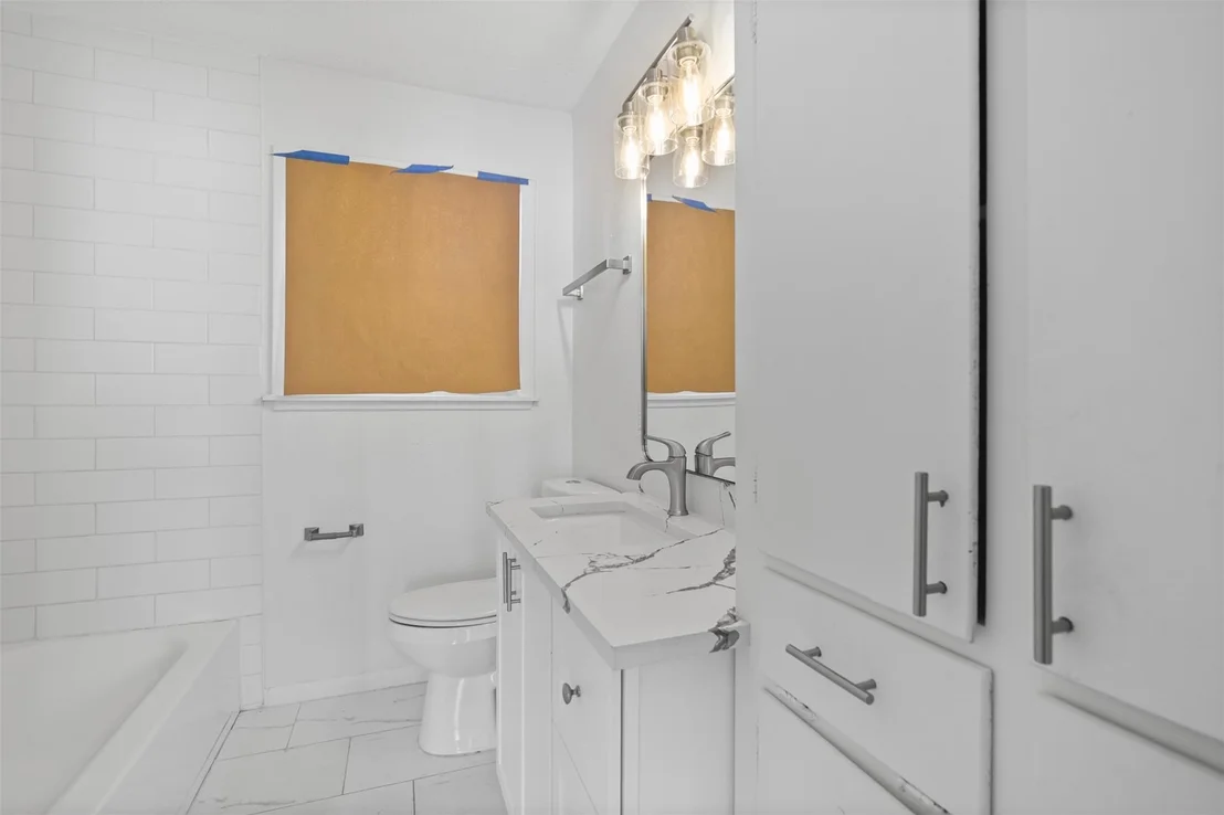Photo of 4414 Tavenor Lane